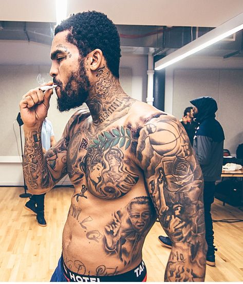 Dave East 🤤🤤 #daveeast #tattoos #rapper #puma #weed #shirtless PINTEREST:DEE✨✨ Dave Wallpaper Aesthetic, Future Tattoos Rapper, Barbados Tattoo, East Tattoos, Dave Rapper Aesthetic, Dave East Tattoos, Dave Mathews Tattoo, Males Aesthetic, Dave East 2017