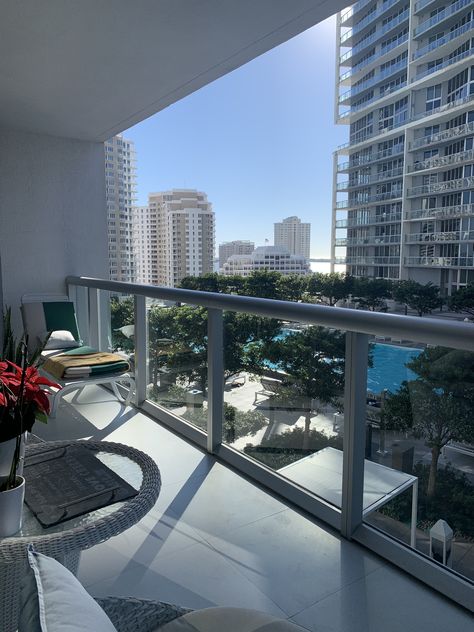 Miami Apartment Aesthetic, Unique Buildings Architecture, Miami Apartment, Apartment View, Conference Design, Interiors Dream, Apartment Aesthetic, Unique Buildings, Minimalist Room