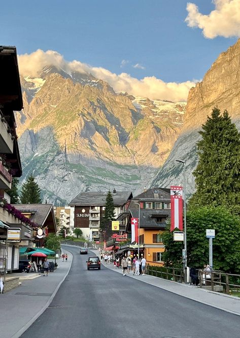 Jungfrau Switzerland, Best Of Switzerland, Switzerland Destinations, Grindelwald Switzerland, Best Facebook Cover Photos, Visit Switzerland, Foreign Travel, Switzerland Travel, Beautiful Places In The World