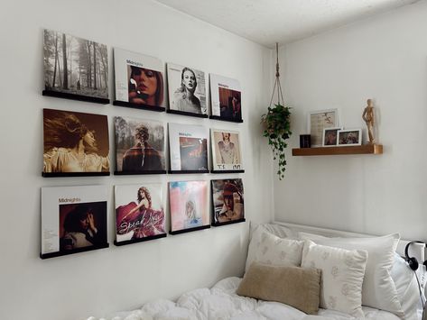 Taylor Swift Vinyl Wall Decor, Where To Put Tv In Bedroom Small Spaces, Taylor Swift Vinyls On Wall, Taylor Swift Inspired Bedroom Decor, Vinyl Album Wall Decor, Taylor Swift Vinyl Display, Swiftie Bedroom Ideas, Swiftie Room Aesthetic, Taylor Swift Vinyl Wall