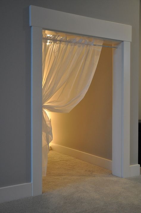 Under the stairs play nook - love the curtain idea so the kids can't get "locked in" the closet ;) Play Nook, Under Stairs Playroom, Space Under The Stairs, Kids Nook, Stair Nook, Reading Nook Kids, Under The Stairs, Under Stairs, Super Ideas