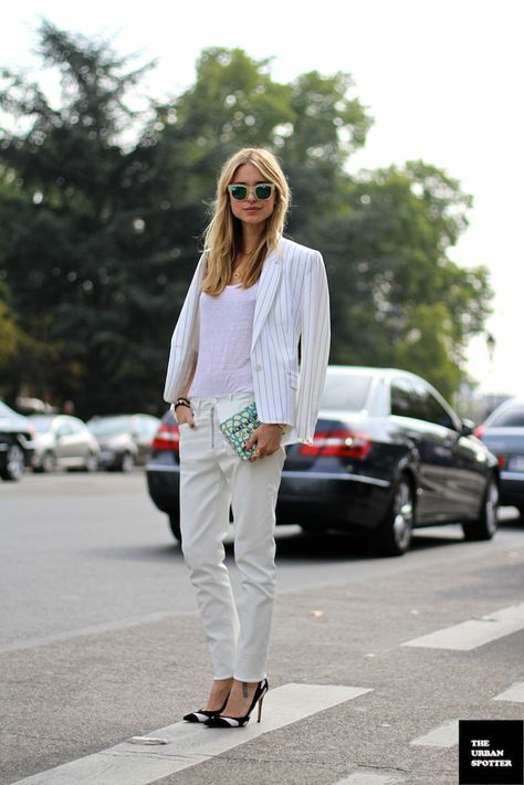 On the Street….Pernille Teisbæk Vestidos Sport, Pernille Teisbaek, Holly Golightly, Casual Chique, Grey Outfit, Women's Wardrobe, Audrey Hepburn, French Fashion, Summer Of Love