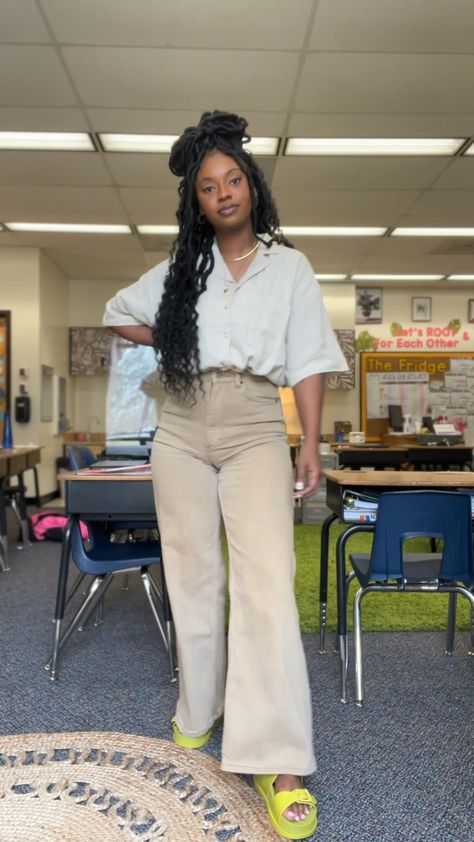 Professional Social Worker Outfits, Black Teacher Outfits, Librarian Clothes, Social Worker Outfits, Teaching Fits, Teacher Appropriate Outfits, Student Teaching Outfits, Therapist Outfit, Art Teacher Outfits