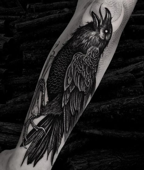 Black Crow Tattoos, Victorian Witch, Crow Tattoo Design, Blackwork Designs, Crow Tattoo, Raven Tattoo, Knee Tattoo, Mom Tattoos, Tattoo Sleeve Men