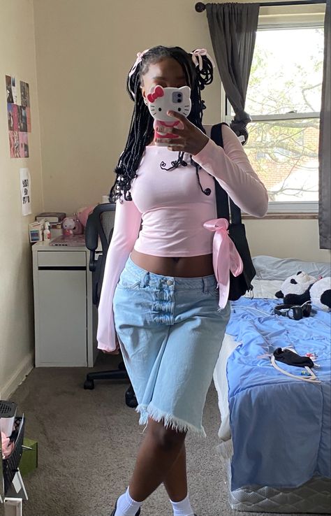 Spring outfit, baby pink top, jorts Outfit Ideas With Jorts, Pink Outfit Ideas Black Women, Soft Summer Outfits Inspiration, Pink Brown Outfit, Michelle Aesthetic, Pink Top Outfit, Fem Outfits, Jorts Outfit, Long Sleeve Shirt Outfits