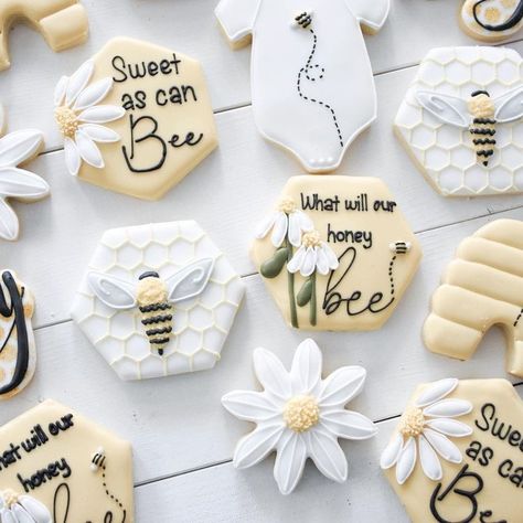 Bay Bee Shower Ideas, Sweet As Can Bee Cookies, Sweet As Can Bee Baby Shower Ideas, Honey Bee Baby Shower Ideas, Bee Baby Shower Cookies, Honey Bee Gender Reveal, Babyque Shower, Kids Cookies, Sweet As Can Bee