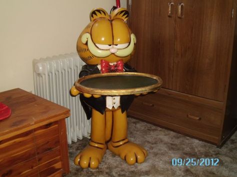 The Garfield Butler Statue Fat Orange Cat, Garfield Pictures, Garfield Images, Garfield Cat, Funky Furniture, Dream Apartment, House Room, Orange Cat, Dream House Decor