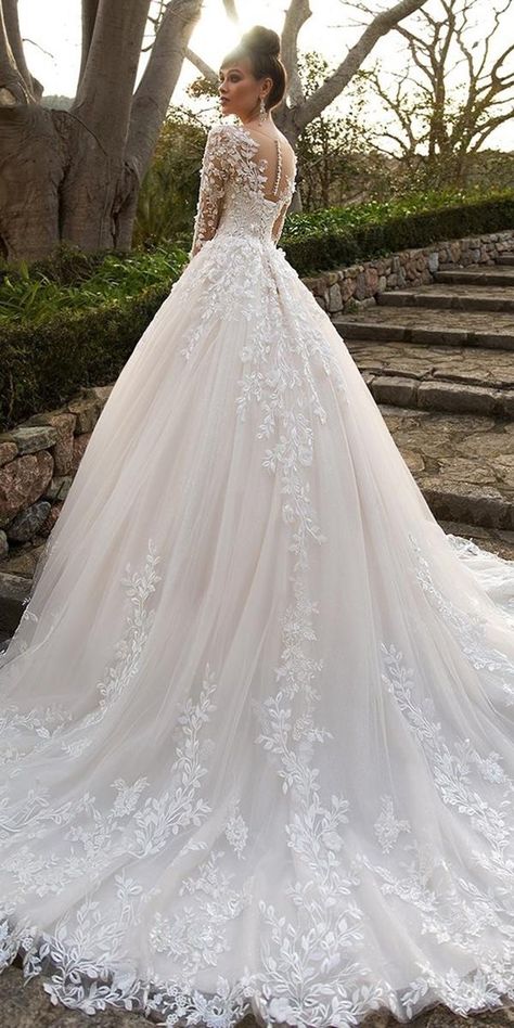 Floral Lace Ball Gown Wedding Dress, Gown Queen, Wedding Dresses Fit, Long Sleeve Ball Gown Wedding Dress, Queen Wedding, Queen Wedding Dress, Western Wedding Dresses, Country Wedding Dresses, Fitted Wedding Dress