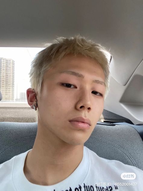 Platinum Blonde Hair Men, Asian Men Short Hairstyle, Blonde Hair Korean, Bleached Hair Men, Short Bleached Hair, Short Platinum Blonde Hair, Buzz Haircut, Mens Haircuts Short Hair, Short White Hair