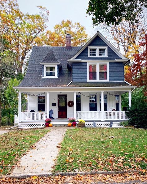 Kelli on Instagram: “1901. What a perfectly cozy home for fall 🍂 I love that shade of gray!” Suburban Home, Shade Of Gray, Suburban House, Ethnic Decor, Cute House, Interior Modern, Little Cottage, Indian Decor, Classic Decor