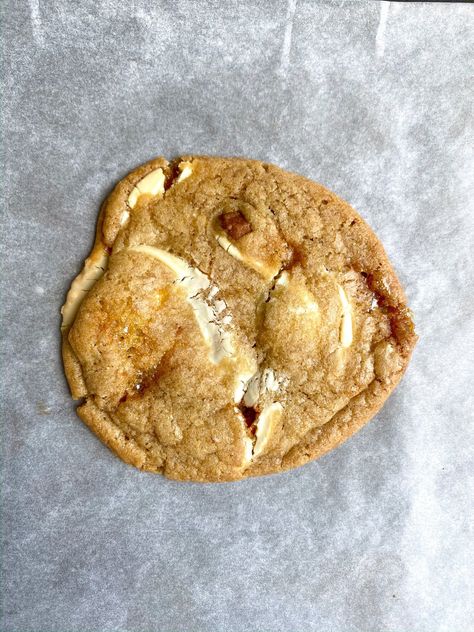 White Chocolate, Honeycomb & Biscoff Cookies — OsiBakes Chocolate Honeycomb, I Want Chocolate, Triple Chocolate Cookies, Ultimate Chocolate Chip Cookie, Biscoff Biscuits, Biscoff Cookies, Recipe Generator, White Chocolate Cookies, Kinds Of Cookies