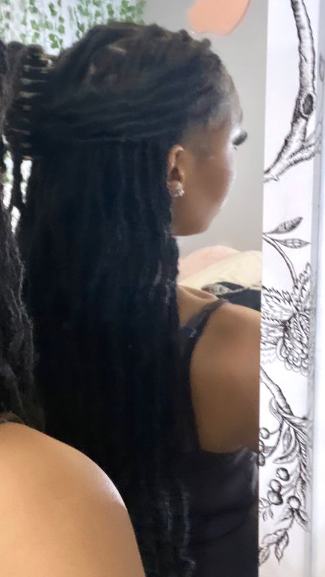 Soft Loc Claw Clip Hairstyles, Faux Locs With Claw Clips, Claw Clip On Faux Locs, Faux Locs Claw Clip Hairstyles, Clip Hairstyles With Locs, Claw Clip Dreadlocks, Soft Locs Claw Clip, Claw Clip With Dreads, Claw Clip Dreads