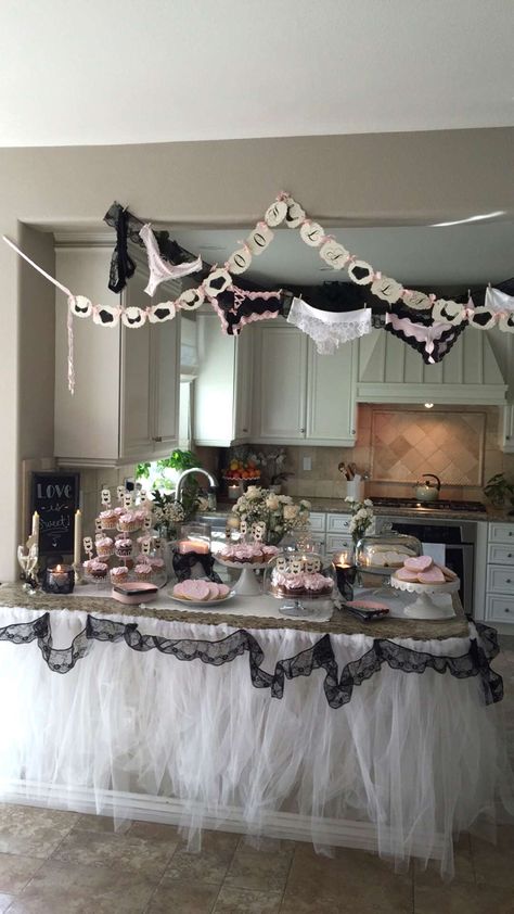 Lingerie Shower Loungerie Party, Lingerie Shower Ideas Classy, Lingerie Shower Themes, Personal Shower Ideas, Lingerie Shower Decor, Bridal Linergie, Lingerie Shower Ideas, Lingerie Party Ideas, Lingerie Party Decorations