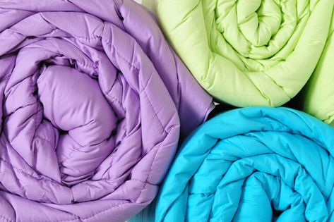 What’s Living on Your Dirty Sheets How To Wash Comforter, Diy Comforter, Washing Towels, Cleaning Guide, Wool Dryer Balls, Insulation Materials, Altering Clothes, Down Comforter, Dry Cleaners