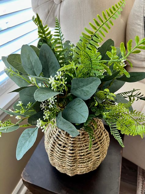 Foliage Arrangements Table Settings, Faux Fern Arrangement, Greenery Arrangements For Home, Coastal Floral Arrangements, Indoor Plants Interior Design, Masculine Floral Arrangements, Fern Arrangements, Dining Table Arrangements, Planting Design Plan