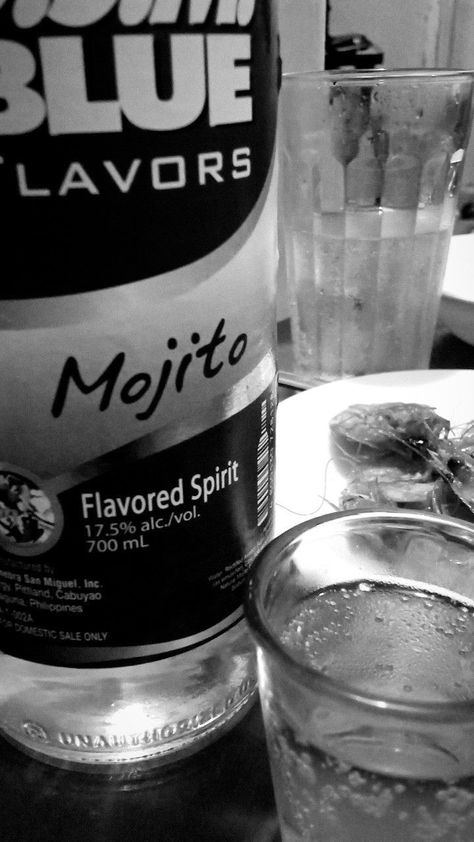 Gsm Blue Mojito, Alcoholic Snapchat, Food Pranks, Alcohol Pictures, Alcoholic Drinks Pictures, Boyfriend Pranks Pictures, Self Pictures, Alcohol Party, Filipino Funny