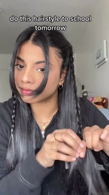 Her Hair Hack | Daily Viral Hair Tutorials on Instagram: "Try this hairstyle for school tomorrow! Need more hair inspiration or hairstyle tutorials! Follow @herhairhack . . . . . . . . . . . . . . . . . . . #hairclips #hairclip #hairgoals #hairtutorial #hairtransformation #hairstylist #hairstyle #hairfashion #hairideas #hairart #hairtrends #hairvideos #naturalhair #hairlove #hairjourney #hairoftheday #hairblogger #hairblog #hairvideo #naturalhairstyles #hairofinstagram #hairgrowth #hairsalon" Long Hair Styles Easy, Hairstyles Medium Length Hair, Preppy Hairstyles, Hair Styles Easy, Cute Hairstyles For School, Easy Everyday Hairstyles, Cute Simple Hairstyles, Medium Layered Hair, Easy Hairstyles For Medium Hair