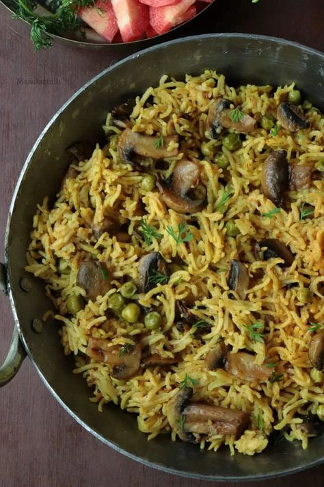 Indian Rice Recipes Vegetarian, Mushroom Pulao, Mushroom Rice Recipes, Mushroom Biryani, Vegetarian Rice Recipes, Vegetarian Rice, Rice Meals, Recipe Mushroom, Spicy Mushroom