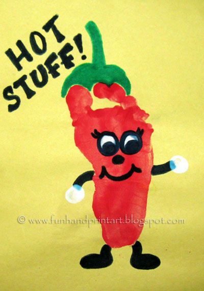 Footprint Chili Pepper {Cinco de Mayo Craft} - Fun Handprint Art. Did this one with the kiddies. So CUTE! Pepper Craft, May Crafts, Footprint Craft, Baby Art Projects, Footprint Crafts, 5 De Mayo, Footprint Art, Handprint Crafts, Daycare Crafts