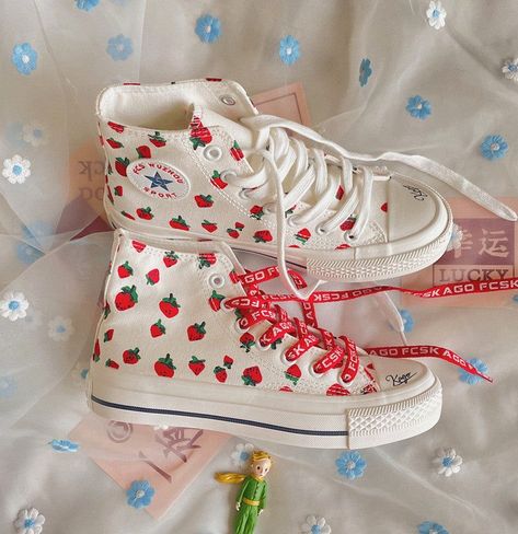 Clothes Teen, Cute Converse Shoes, Outfits Anime, Converse Aesthetic, Cute Converse, Best Aesthetic, Cartoon Kawaii, Dr Shoes, Preppy Shoes