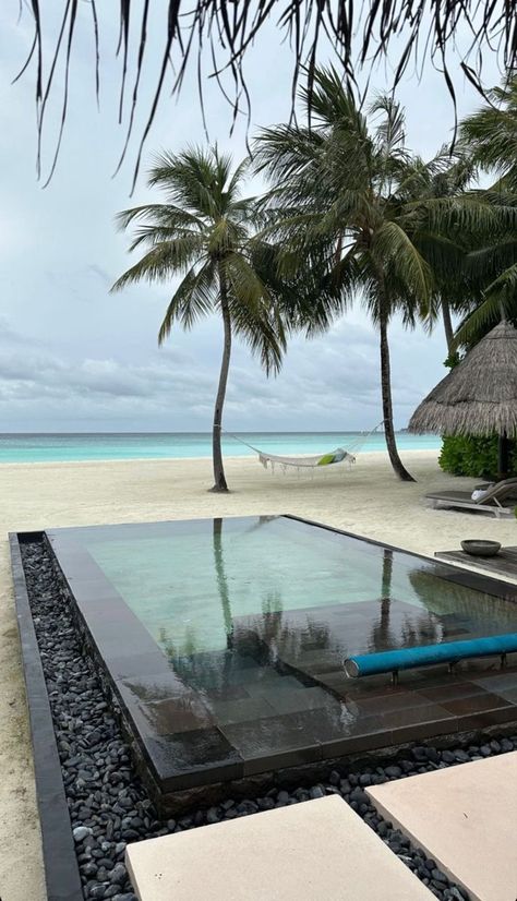 Maldives Resort Luxury, One And Only Maldives, Maldives Honeymoon Aesthetic, Luxury Vacation Aesthetic, Honeymoon Vibes, Maldives Luxury Resorts, Maldives Luxury, Love Vacation, Resort Luxury