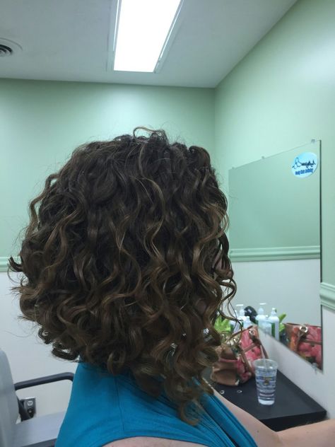 Long Aline Bob Curly Hair, Bob Haircuts For Curly Hair Medium, Curly Tapered Bob, Long Curly Inverted Bob Hairstyles, Inverted Bob Curly Hair Shoulder Length, Long Inverted Bob Curly Hair, Curly Long Inverted Bob, Angled Bob Haircuts Curly Hair, Inverted Bob Hairstyles Curly Hair