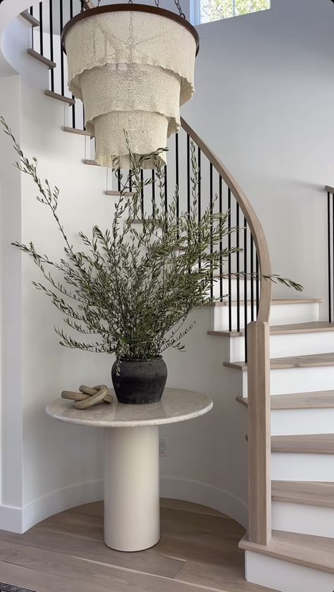 Curved Staircase Decor Ideas, Curved Entry Stairs, Corner Staircase Ideas, Round Table Foyer Entryway Stairs, Rounded Staircase Entry, Round Staircase Entryway, Curved Staircase Decor, Curved Staircase Foyer Entryway, Round Staircase Design