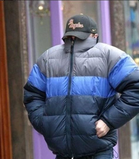 Hiding From Paparazzi, Leo Core, No Pictures Please, Funny Celebrities, Leonard Dicaprio, Leo Man, Dental Jokes, Woman Of The Year, Leonardo Dicaprio 90s