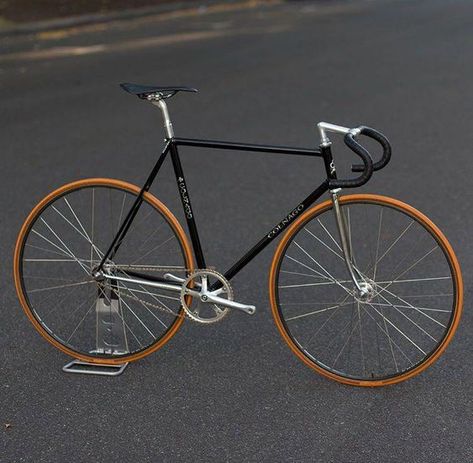 Vintage Fixie, Bici Retro, Bike Swag, Simple Bike, Classic Road Bike, Road Bike Vintage, Mtb Shoes, Velo Vintage, Steel Bike