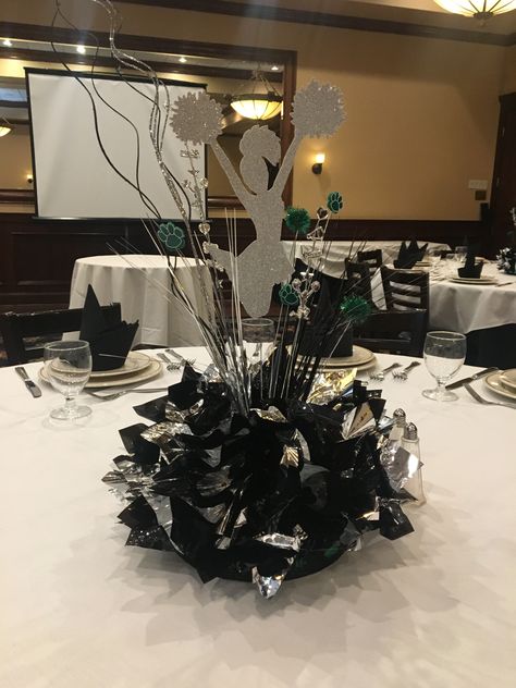 Cheer Banquet Ideas, Sports Banquet Decorations, Sports Banquet Centerpieces, Football Banquet Centerpieces, Pom Pom Centerpieces, Cheer Decorations, Cheer Birthday Party, Cheers Theme, Banquet Table Decorations