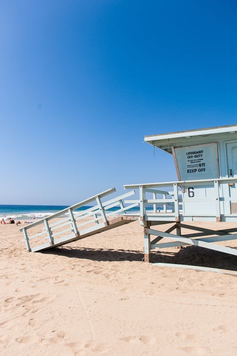 This is our Complete Guide to Surfing Malibu in California.  The world-famous chilled-out Malibu coastline is situated just forty-five-minutes drive outside of Los Angeles. The area boasts some of the world’s most beautiful white beaches, a laid-back vibe, celebrities on every corner, and a lot of sun.  But chilling in the sun with all the Hollywood A-listers is not what we’re here for. Malibu is also home to some of the hottest surf spots in Southern California.   #malibu #surfingcalifornia Los Angeles Malibu, Coastalcore Aesthetic, Malibu Vibes, Los Angeles Beach, Honeymoon Vibes, Malibu House, Surf Spots, Los Angeles Beaches, Malibu Beach