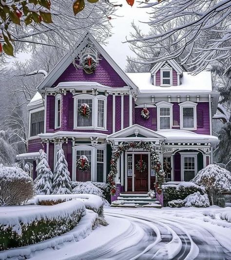 Purple Victorian House, Christmas Homes, Sketching Reference, Victorian Homes Exterior, Painted House, Victorian Style Homes, Painted Ladies, Purple Home, Victorian Houses