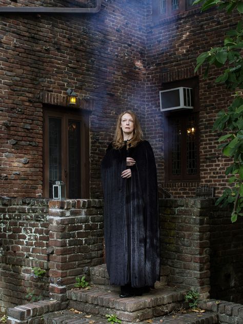 The Many Faces of Women Who Identify As Witches | The New Yorker - photos by Frances F. Denny Witchy Business, Modern Day Witch, Real Witches, Wiccan Witch, Modern Witch, America Today, Explore Travel, Major Arcana, Many Faces