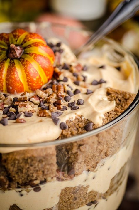 Pumpkin Cake Trifle Desserts, Pumpkin Trifle Desserts, Spice Cake Trifle, Fall Trifle Recipes, Pumpkin Trifle With Spice Cake, Pumpkin Spice Trifle, Pumpkin Cheesecake Trifle, Mexican Sopapilla Recipe, Thanksgiving Trifle