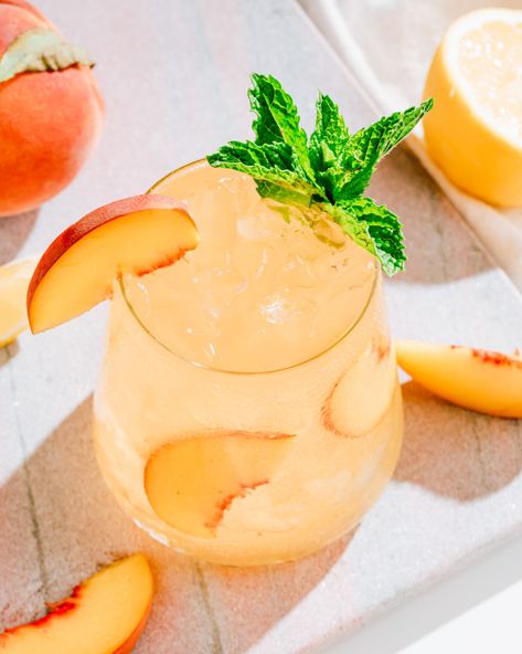 Peach Whiskey Cocktails, Booze Recipes, Ginger Beer Drinks, Beer Cocktail Recipes, Ginger Beer Cocktail, Peach Whiskey, Ginger Cocktails, Cocktail Recipes Whiskey, Peach Cocktail