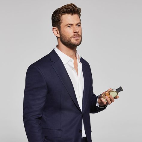 Chris Hemsworth Hugo Boss, Hemsworth Brothers, Equipment Workout, New Thor, Thor X Loki, Chris Hemsworth Thor, Australian Actors, Instyle Magazine, Kids Choice Award