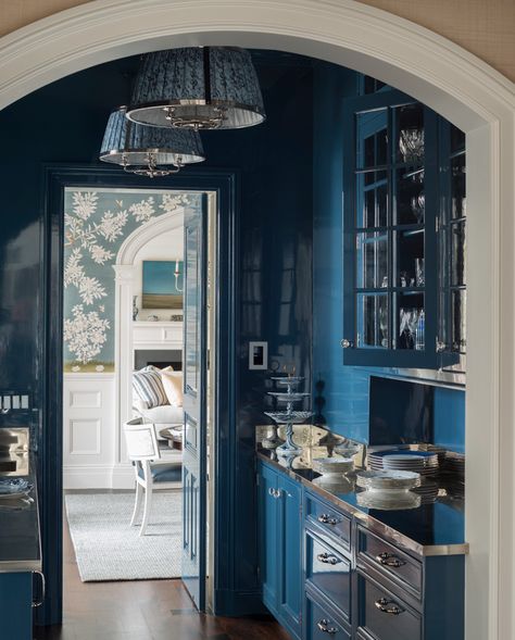 Interior design by Lee Ann Thornton Interiors Lacquered Walls, Butler’s Pantry, House Of Turquoise, Butlers Pantry, Dark Kitchen, Enchanted Home, Painted Walls, Butler Pantry, Dark Kitchen Cabinets