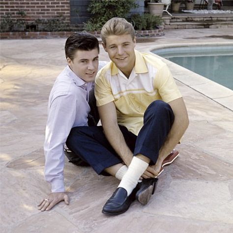 Ricky & David Nelson in The Adventures of Ozzie and Harriet (1952-66, ABC) Rick Nelson, Ozzie And Harriet, David Nelson, Nelson Family, Shadow Of A Doubt, Ricky Nelson, Classic Tv Shows, Heart Throb, Younger Brother