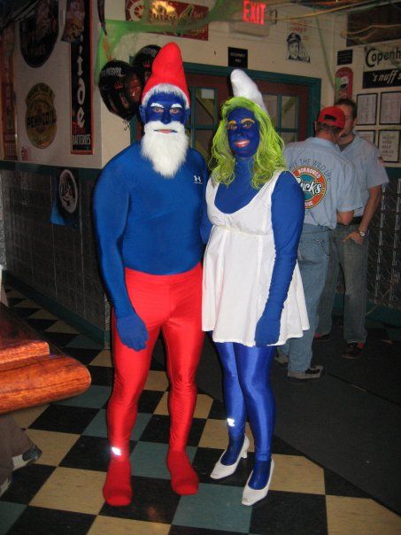 Smurfs Scream Couple, Diy Couples Halloween Costumes, Smurf Costume, Halloween Costumes For Adults, Halloween Costumes Diy Couples, Kostuum Halloween, Couples Halloween Costumes, Halloween Parejas, Costumes For Adults