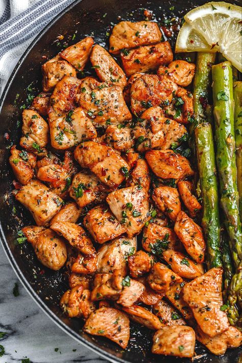 Garlic Butter Chicken Bites and Lemon Asparagus - #chicken #recipe #eatwell101 - So much flavor and so easy to throw together, this chicken and asparagus recipe is a winner for dinnertime! - #recipe by #eatwell101 Garlic Chicken And Asparagus Recipes, Chicken Sparragus Recipe, Sparragus Recipe, Garlic Butter Chicken Bites, Butter Chicken Bites, Asparagus Chicken, Chicken Bites Recipes, Chicken And Asparagus, Lemon Asparagus