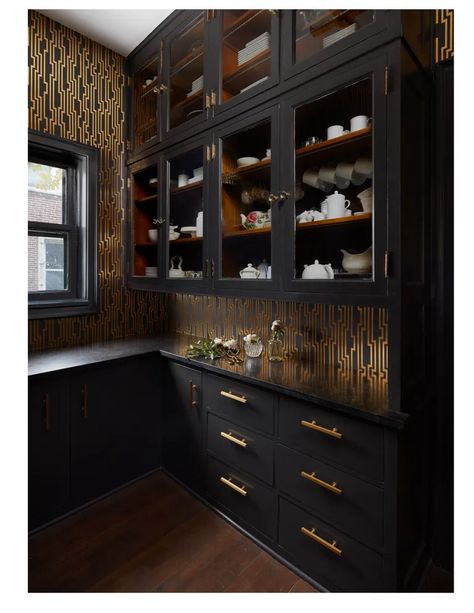 45 Charming Butler's Pantry Ideas - What Is a Butler's Pantry? Pantry Black, Butlers Pantry Ideas, Uncluttered Kitchen, Chicago Interiors, Modern Prairie, Chicago Interior Design, Butler’s Pantry, Interior Design Portfolios, Prairie Style Houses