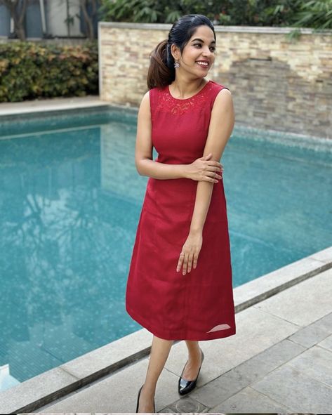 Christian Reception Dress, Sleeveless Frock Designs, Sleeveless Churidar Designs, Fancy Frock, Sleeveless Kurti, Simple Kurta, Kurtis Design, Stylish Kurtis, Simple Frock Design