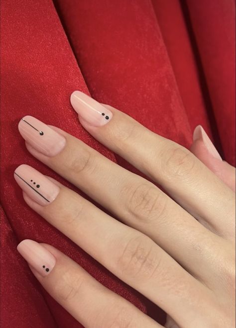 Black Dots Nails Design, Nails With Black Dots And Lines, Minimalistic Nails Black, Almond Nails Designs Dots, Clear Nail With Black Design, Simple Black Line Nail Art, Minimalist Nails Dots Lines, Nails Black Lines Simple, Short Nail Designs Line Art