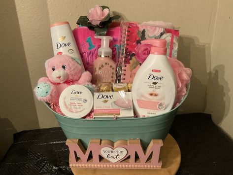 Mother’s Day Baskets Ideas, Mother’s Day Gift Baskets, Mother’s Day Gifts Baskets, Easter Basket For Mom, How To Decorate Baskets, Mothers Day Basket, Homemade Housewarming Gifts, Diy Mother's Day Gift Basket, Mothers Day Gift Basket