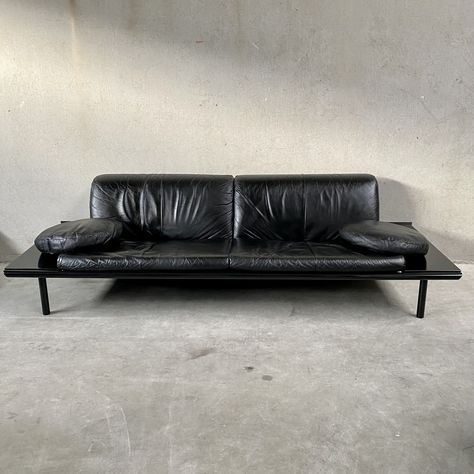 Vintage Black Leather Sofa, Rock N Roll Bedroom, Apartment Barcelona, Black Leather Couch, Black Leather Sofa, Vintage Leather Sofa, Black Leather Sofas, Concept Home, Vintage Dining Chairs