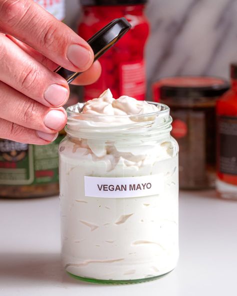 Smooth, glossy vegan mayonnaise that's quick to make using simple store-cupboard ingredients and turns out just as delicious as store-bought. Vegan Hollandaise Sauce, Vegan Ranch Dressing, Vegan Ranch, Vegan Mayo, Vegan Mayonnaise, Spicy Mayo, Vegan Burger, Smash Burger, Wholesome Food