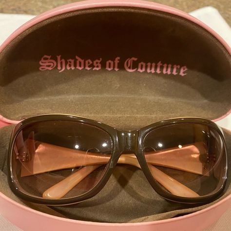 Juicy Couture sunglasses First Lady Of Juicy Couture, Juicy Couture Sunglasses, Vintage Juicy Couture, Juicy Couture Glasses, 2000s Sunglasses, Juicy Couture Clothes, Trashy Y2k Aesthetic, Couture Sunglasses, Juicy Couture Accessories