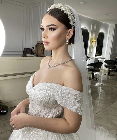 Bride Hairstyles Modern, Elegant Bridal Hairstyles With Veil, Bride 2023 Trends, Diadem Wedding Hairstyle, Bride Updo Hairstyles With Veil Tiaras, Bride Hairstyles Updo With Veil, Wedding Hairstyles Veil, Saudi Wedding Hairstyles, Arab Bride Hairstyles