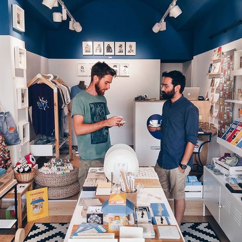 "Zalo" - The Original Souvenir Shop in Crete by Lunik.lab - Archisearch Small Shop Merchandising, Small Museum, Museum Design, Souvenir Store, Art Retreats, Stationary Shop, Greek Culture, Beach Stores, Heraklion