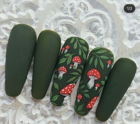 Nature Inspired Nails Green, Fall Nails Mushroom, Cottagecore Nail Ideas, Nails With Mushroom Design, Cottage Core Nails Acrylic, Forest Theme Nails, Floral Esthetics, Toadstool Nails, Mushroom Acrylic Nails